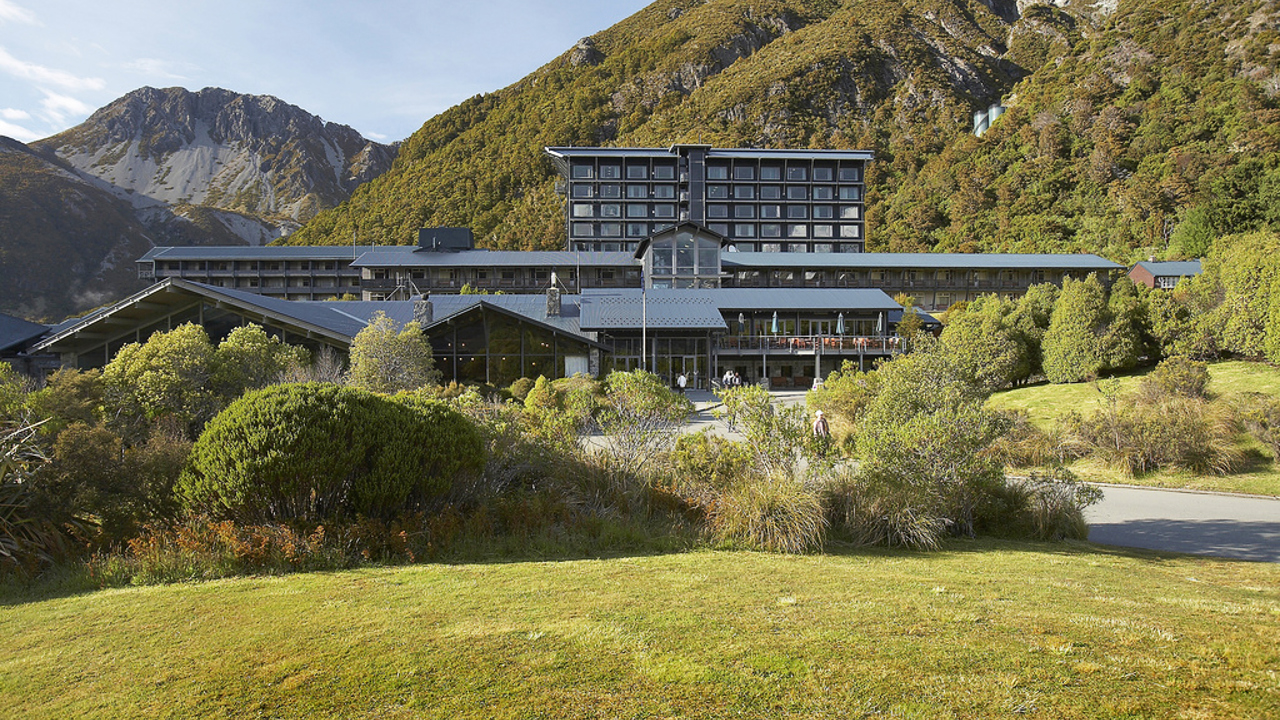 new zealand - mount cook national park - hermitage hotel_facade_02