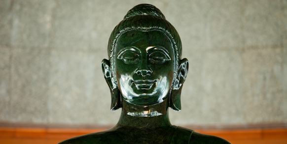 Gyldne Buddhafigurer i Jade Buddha-templet
