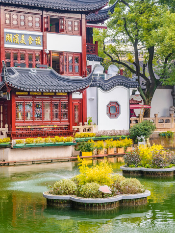 Snoede stier og pavilloner i Yuyuan-haven