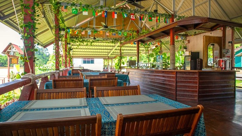 Sukau Greenview Lodge Restaurant 01