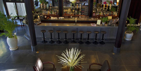 cambodia - siem reap - heritage suites_bar_01