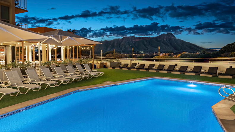 Queen Kapiolani Hotel Pool 01