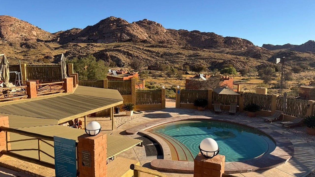 Klein Aus Vista Desert Horse Inn Pool