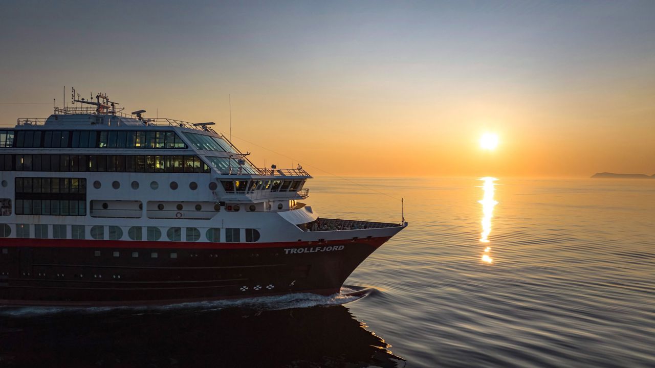 Ms Trollfjord Til Havs