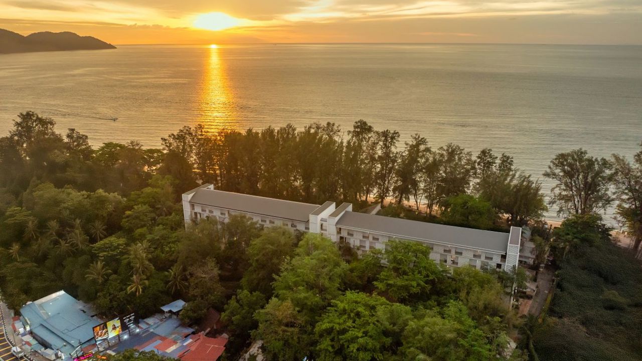 Lone Pine Resort Exterior