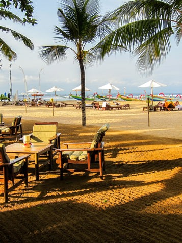 I afslutter rejsen med et ophold i Sanur på Bali, øens hyggeligste strandby.