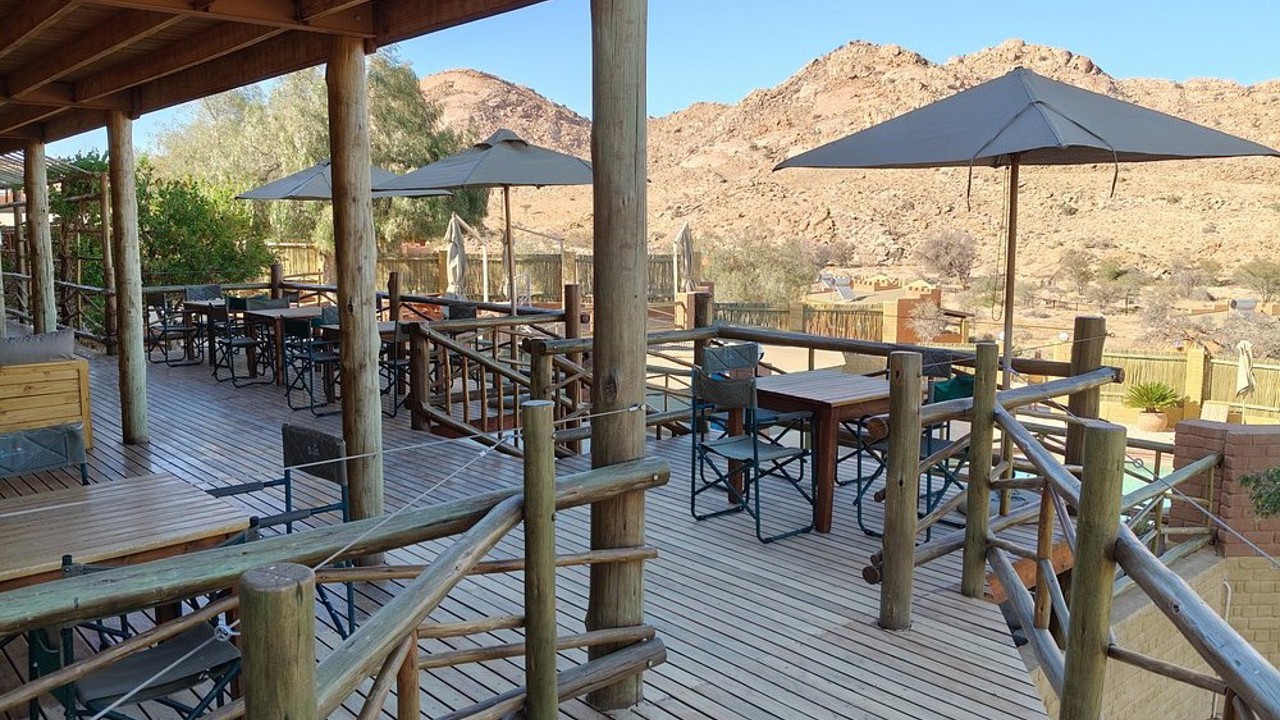 Klein Aus Vista Desert Horse Inn Terrasse