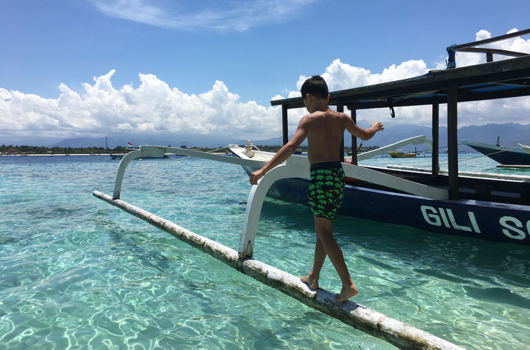 bali - Gili_trawangan_beach_boy_01_redigeret121020