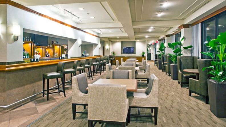 usa - crowne plaza miami airport_bar