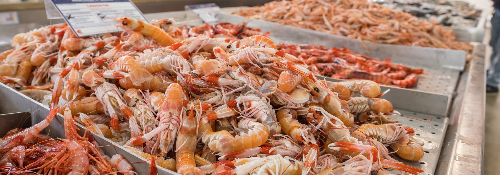 Algarve Olhao Fiskemarked 01 Shutterstock 2343359987